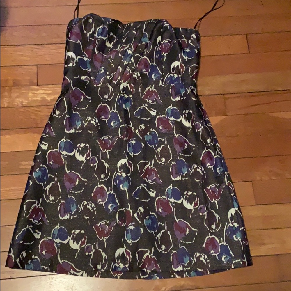 Gorgeous dress.